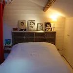 Appartement Parisien En Bas De Montmatre